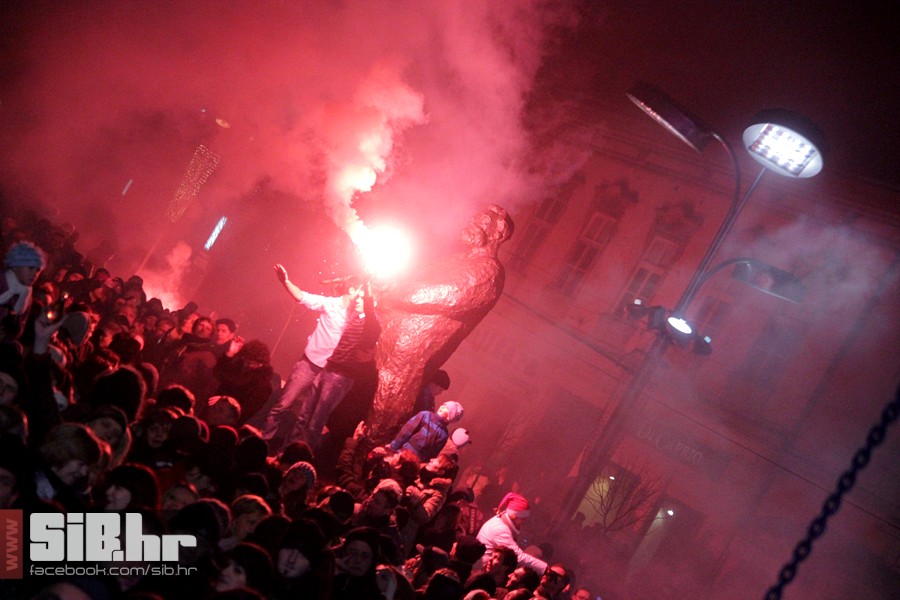 novagtrgkinolumiermediumlotus08 novagtrgkinolumiermediumlotus08