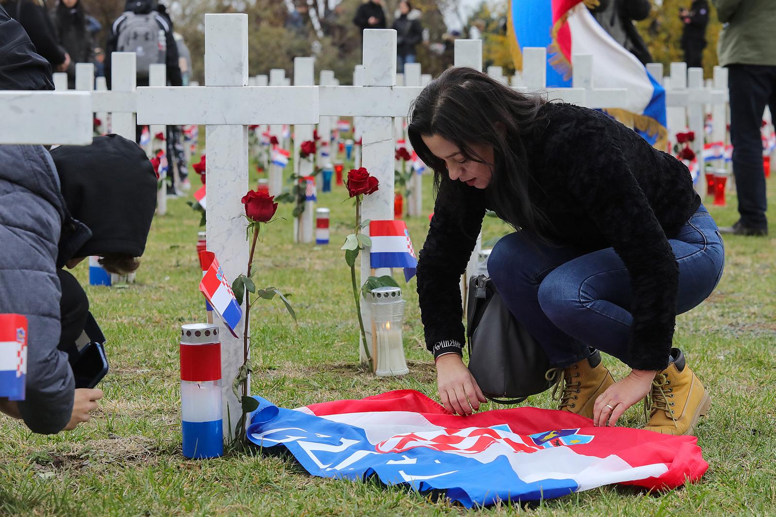 Deseci tisuća ljudi došlo u Vukovar odat počast gradu heroju