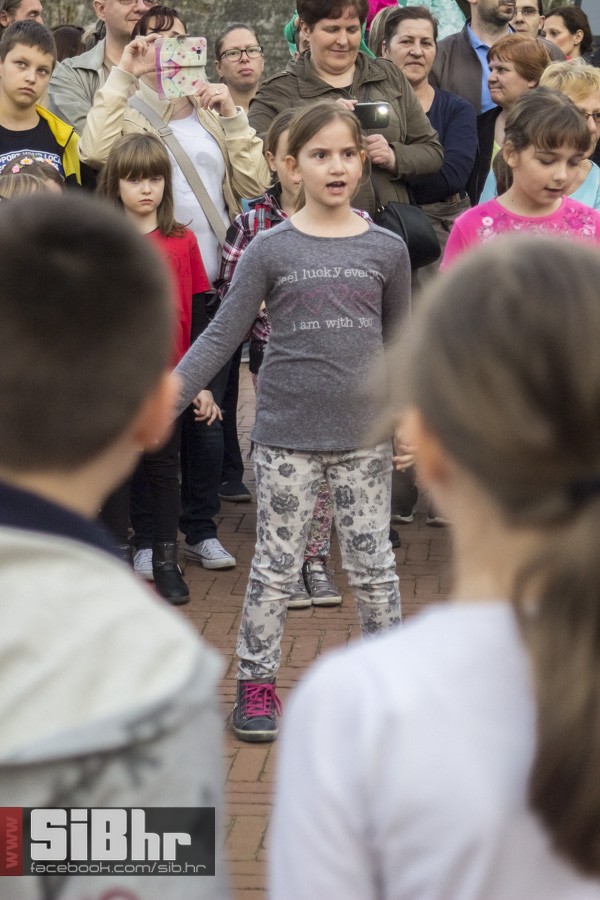 transgeneracijski_party_tvrdja_