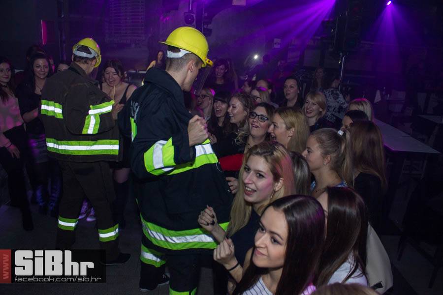 muski_striptiz_outside_SiBhr_45