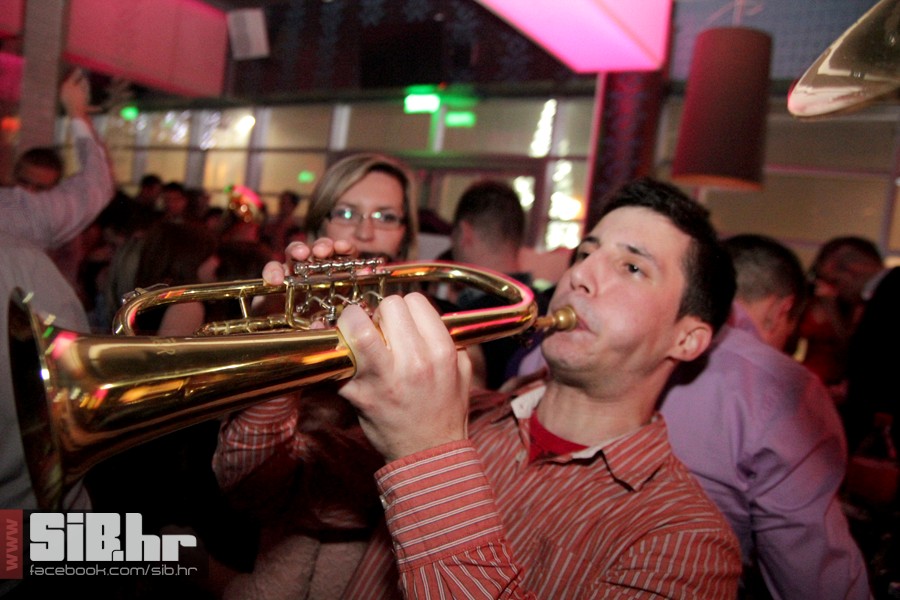 novagtrgkinolumiermediumlotus11 novagtrgkinolumiermediumlotus11