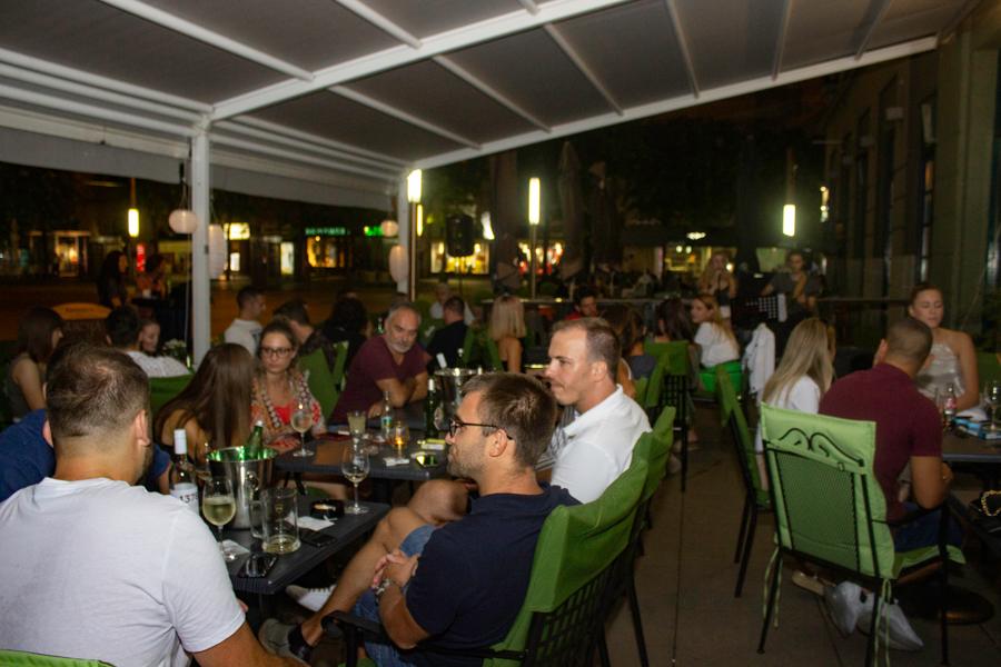 Još jedna odlična glazbena večer na terasi ’22-ojke’