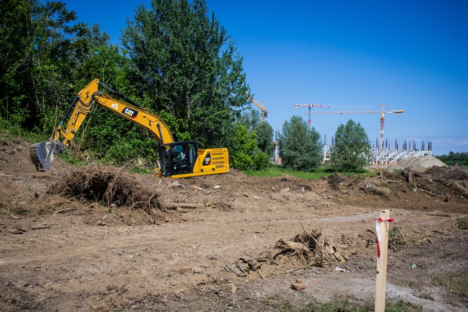 Bageri pripremaju buduću cestu prema Pampasu