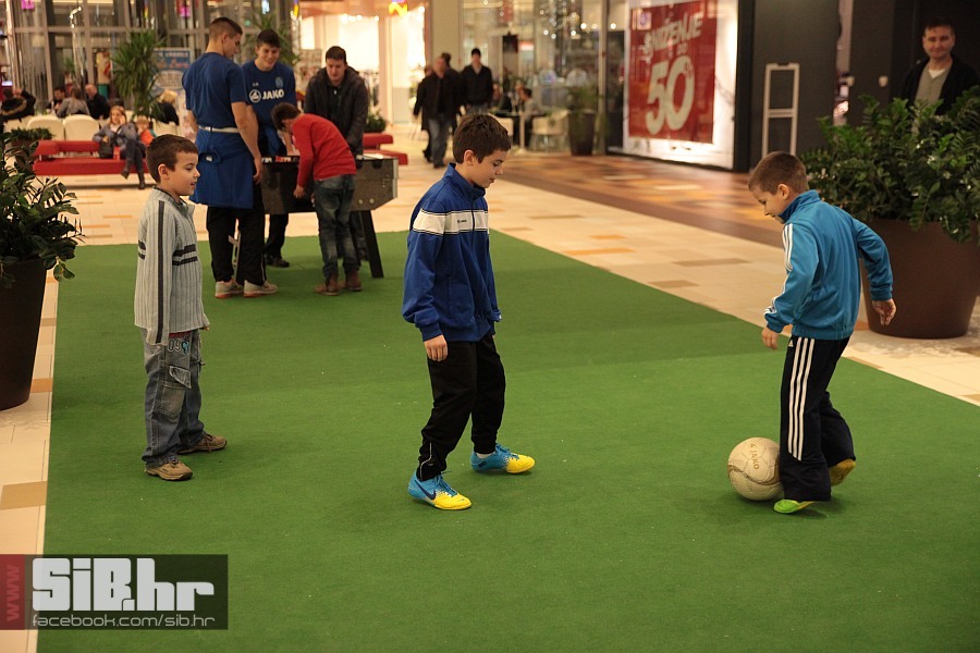 juniori_nkos_u_avenuemallu_2812 juniori_nkos_u_avenuemallu_2812