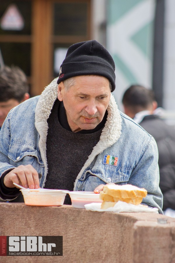 veliki_petak_podjela_fisa_osije