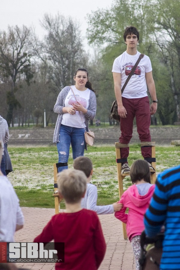 transgeneracijski_party_tvrdja_