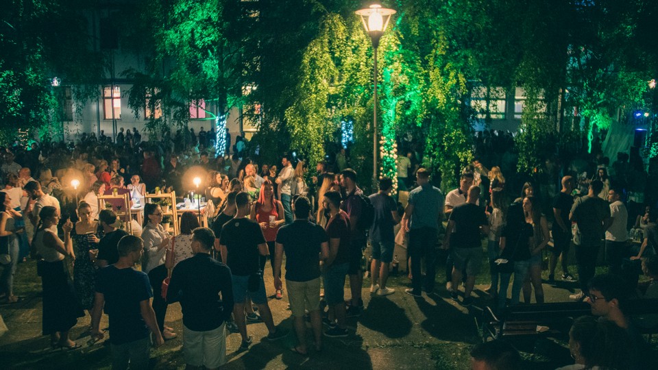 In Da Sofa: Summer Night Kicking