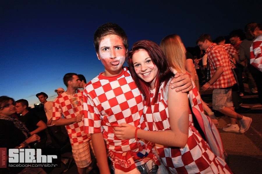 dc_party_14062012_sibhr_by_mban