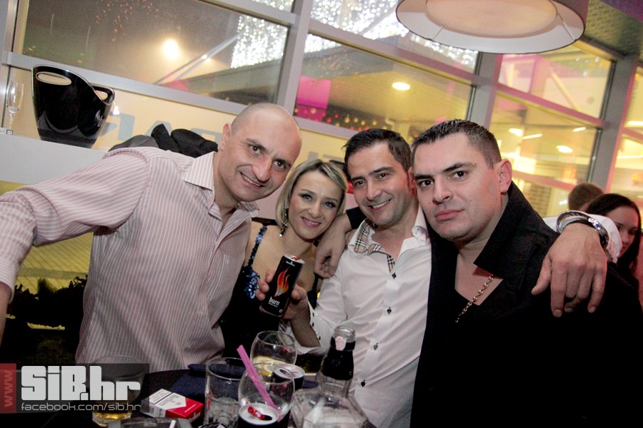 novagtrgkinolumiermediumlotus12 novagtrgkinolumiermediumlotus12