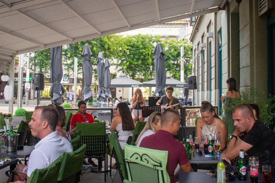 Još jedna odlična glazbena večer na terasi ’22-ojke’