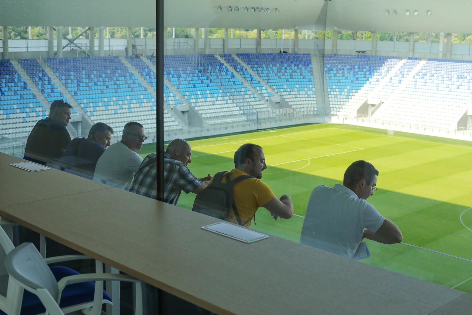 Nogometaši Osijeka započeli pripreme na novom stadionu Nogometaši Osijeka započeli pripreme na novom stadionu