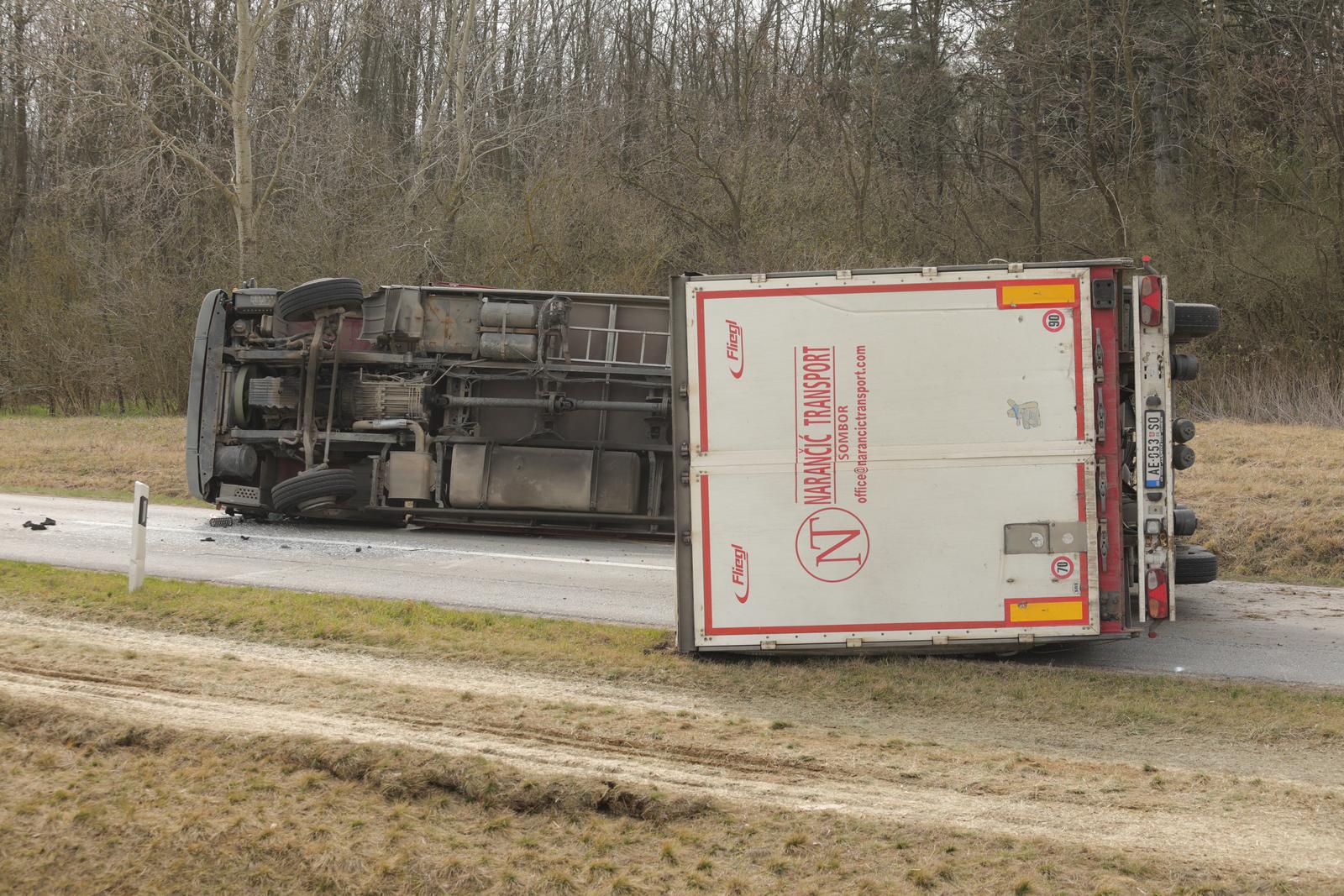 Prevrnut kamion na Podravskoj magistrali Prevrnut kamion na Podravskoj magistrali