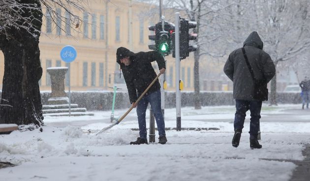 Prvi snijeg ove zime zabijelio Osijek