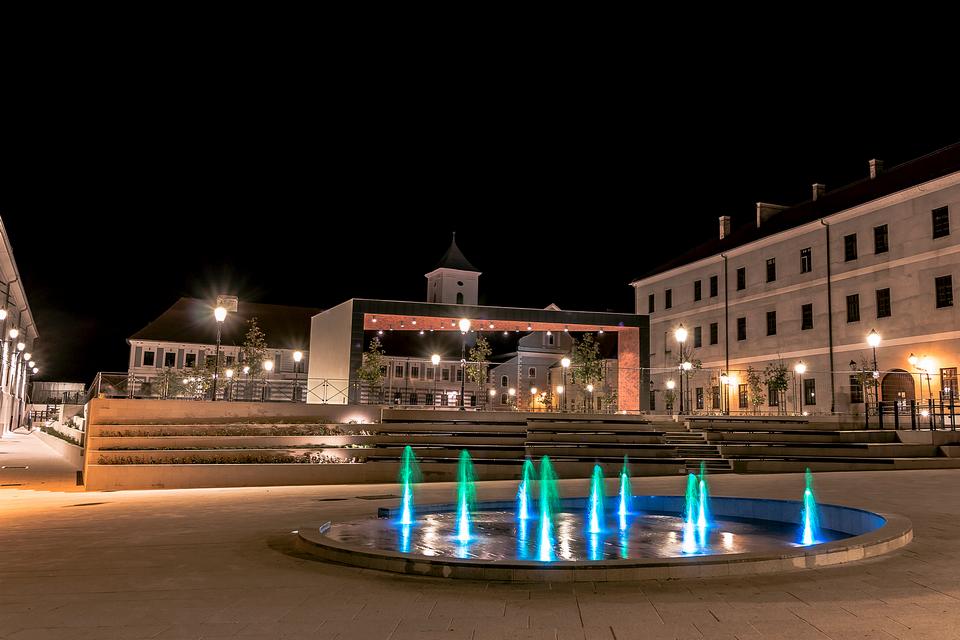 Pogledajte kako izgleda Trg Vatroslava Lisinskog po noći