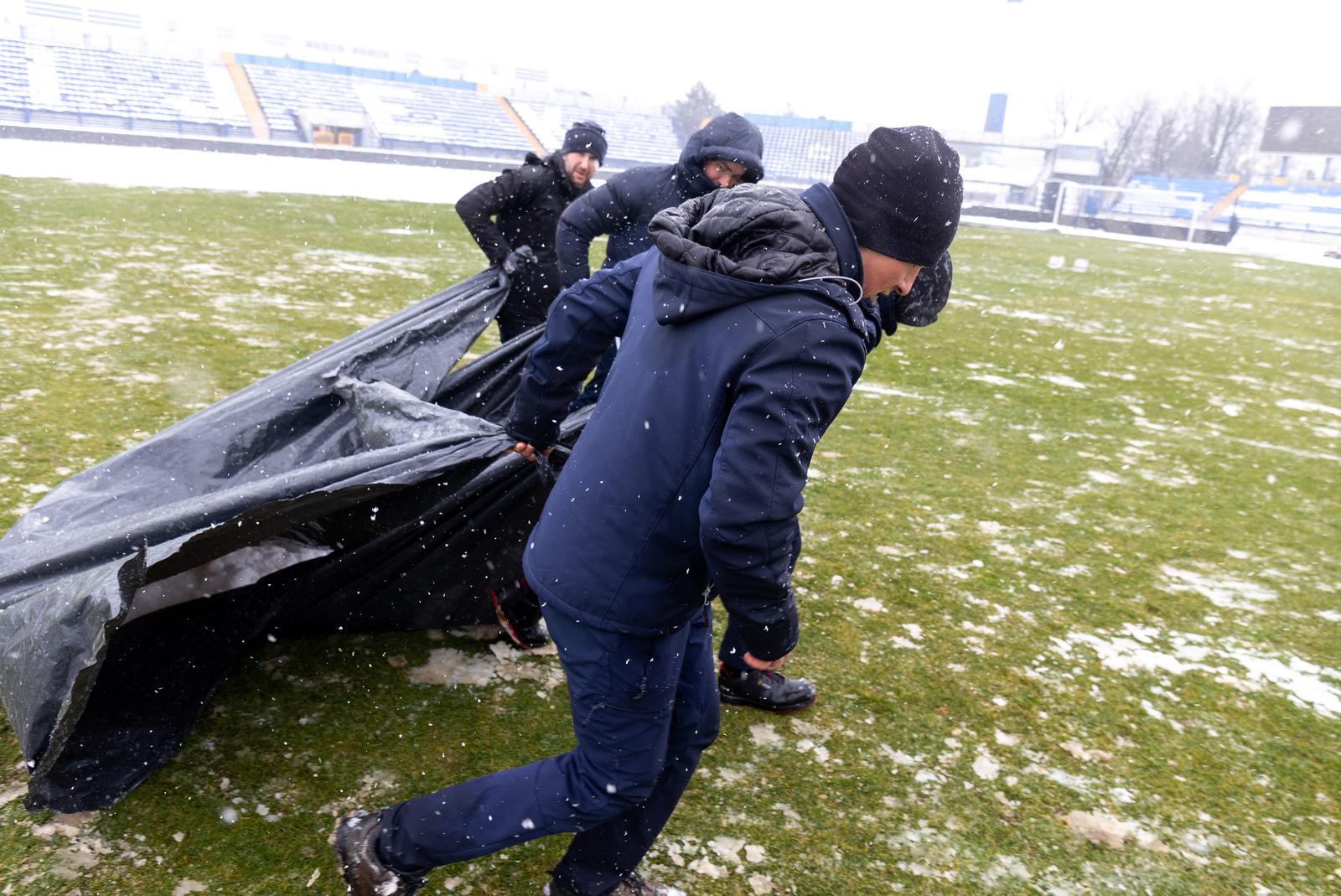 Navijači čiste Gradski vrt od snijega, veljača 2023.