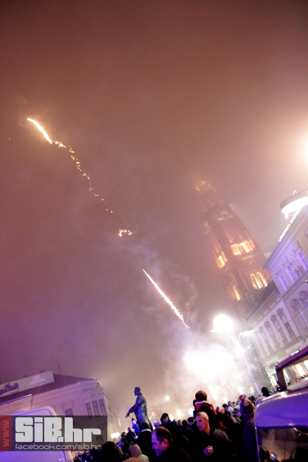 novagtrgkinolumiermediumlotus01 novagtrgkinolumiermediumlotus01