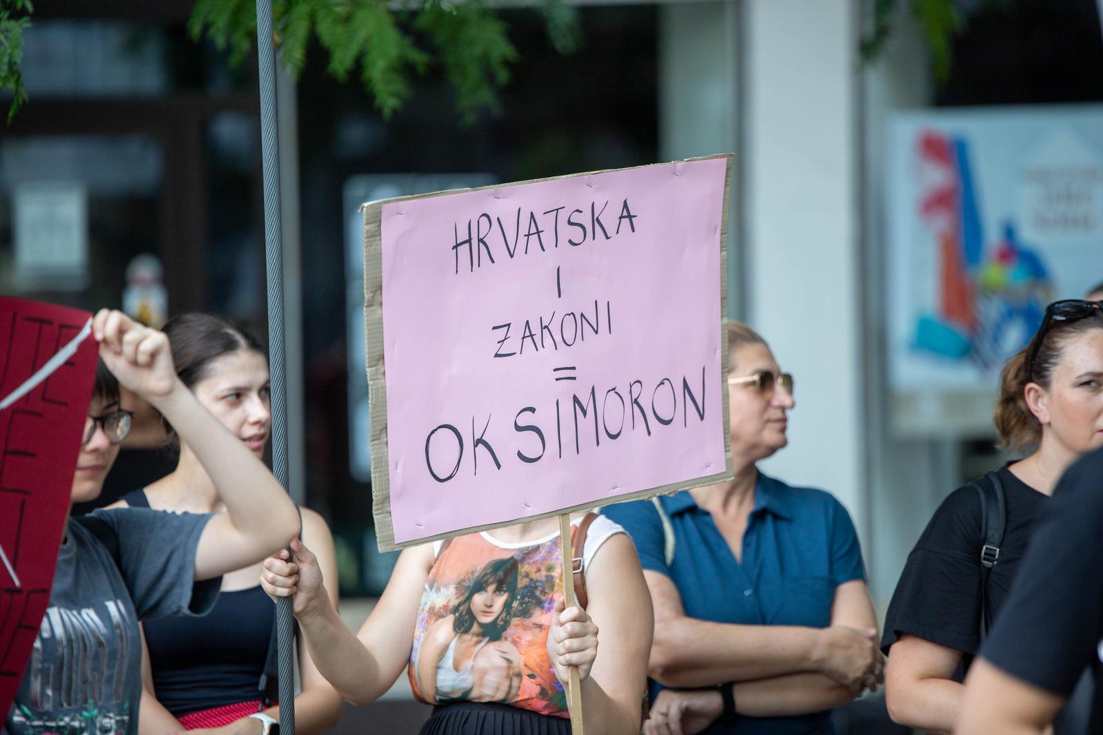 Održana javna akcija ”Sigurnost žena je odgovornost države” na Trgu slobode