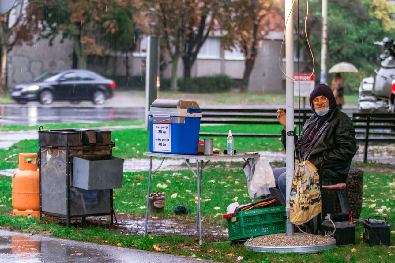 Kišni jesenji dan na osječkim ulicama