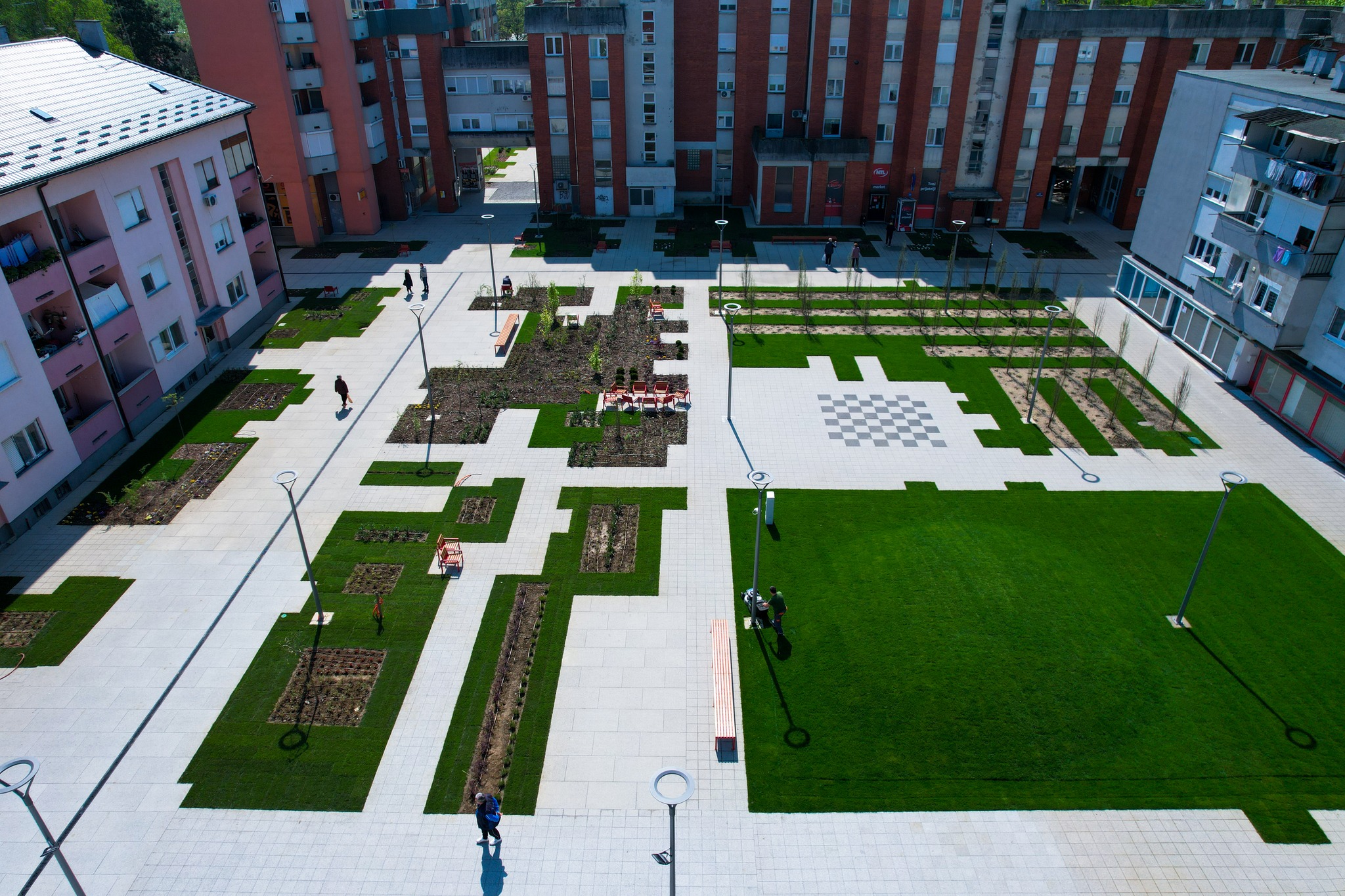 Novi trg u Belišću, travanj 2024. Novi trg u Belišću, travanj 2024.