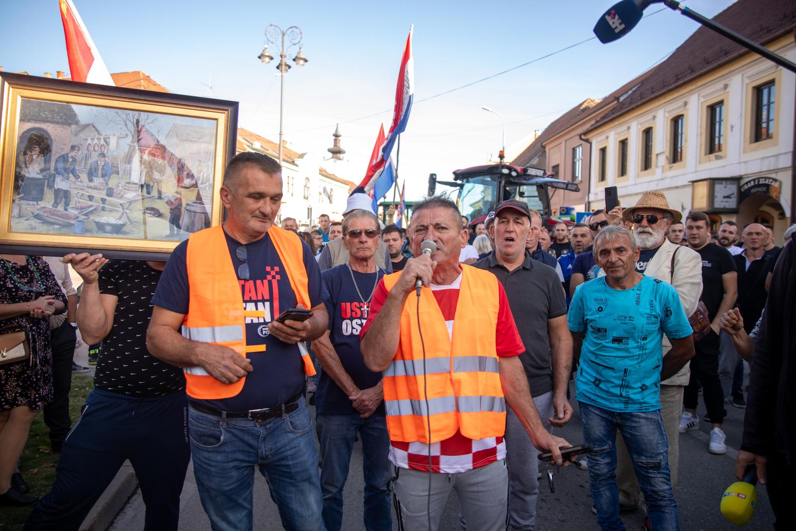 Prosvjed svinjgojaca u Vinkovcima