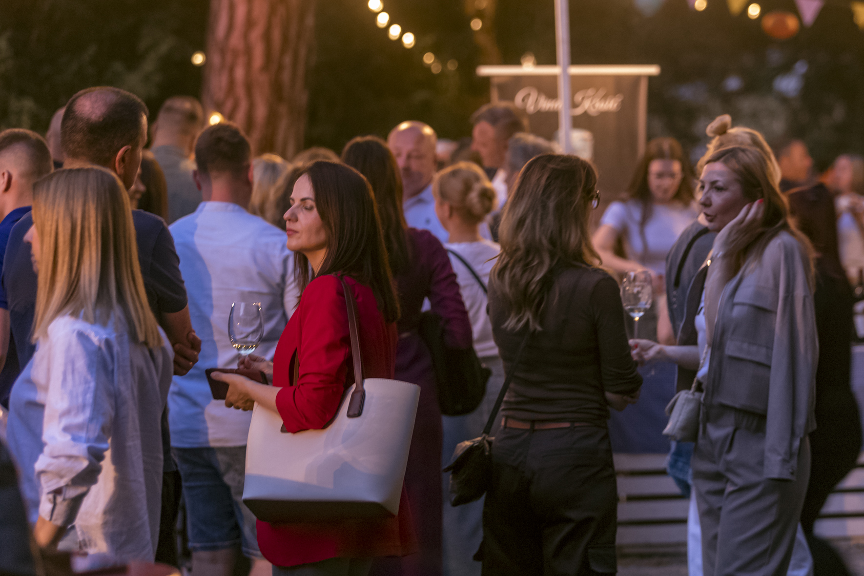 Večer vina i umjetnosti svibanj 2024. Večer vina i umjetnosti svibanj 2024.