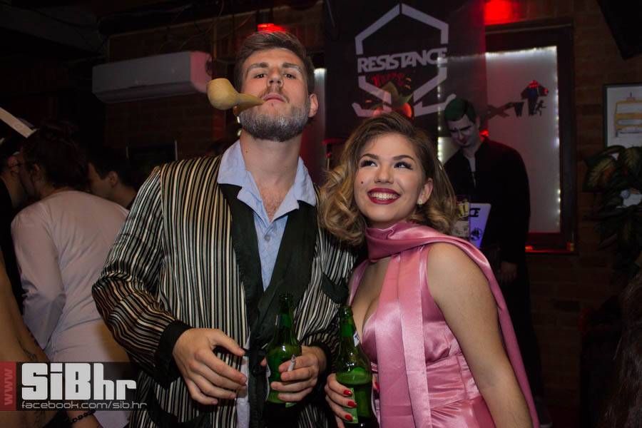 exit_halloween_16