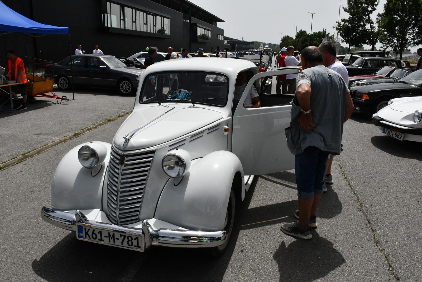 Fascinantna povijest na kotačima: Održan još jedan oldtimer susret u Slavonskom Brodu