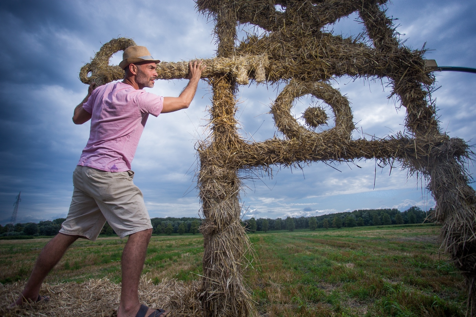 Pripreme za 14. Slama Land Art