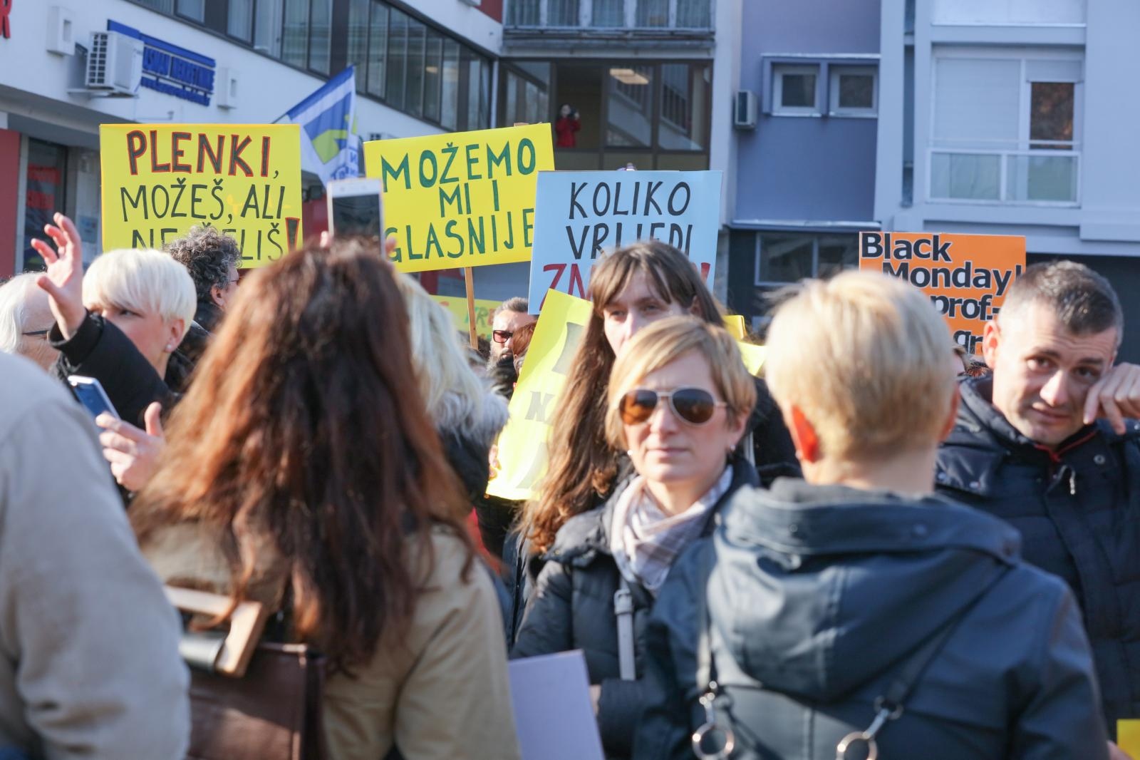 Osječani pružili podršku prosvjetarima