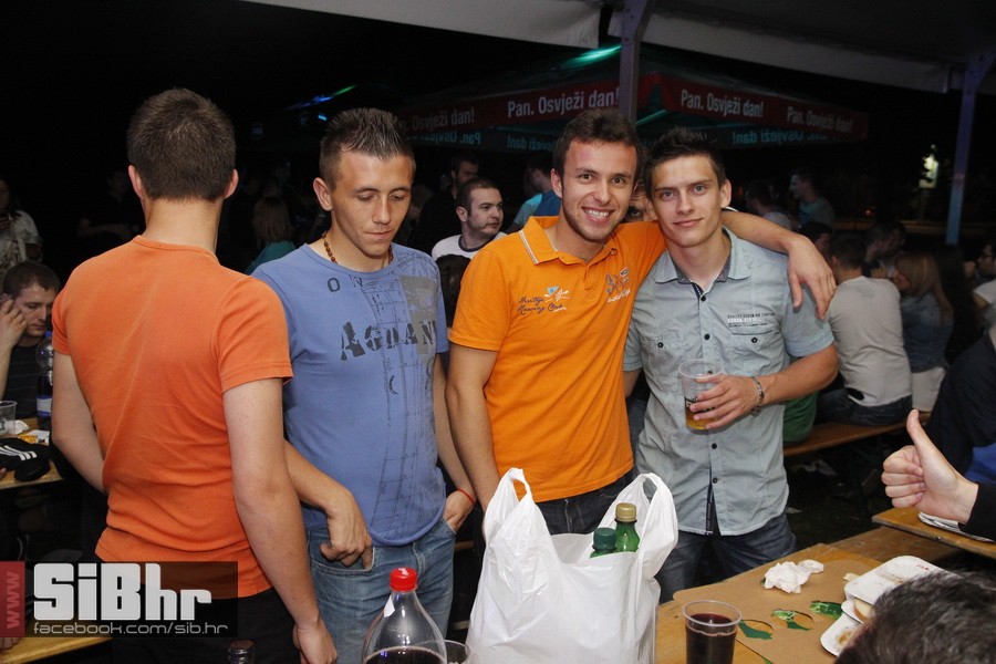 studentska_rostiljada_Mejasi_Si