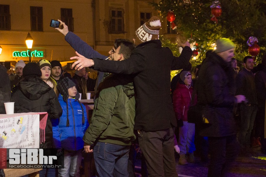 nova_godina_2016_trg_tvrdja_sib nova_godina_2016_trg_tvrdja_sib