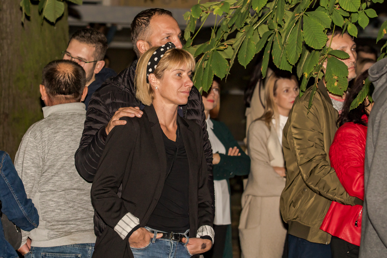 Osijek, 3.10.2020. – Jučer je u Osijeku počeo drugi HeadOnEast festival. Cijeal Tvrđa pretvorial se u šarenu festivalsku pozornicu s brojnim zanimljivim sadržajima. Kako je bilo prve večeri pogledajte u našoj velikoj fotogaleriji [HeadOnEast 2020.]