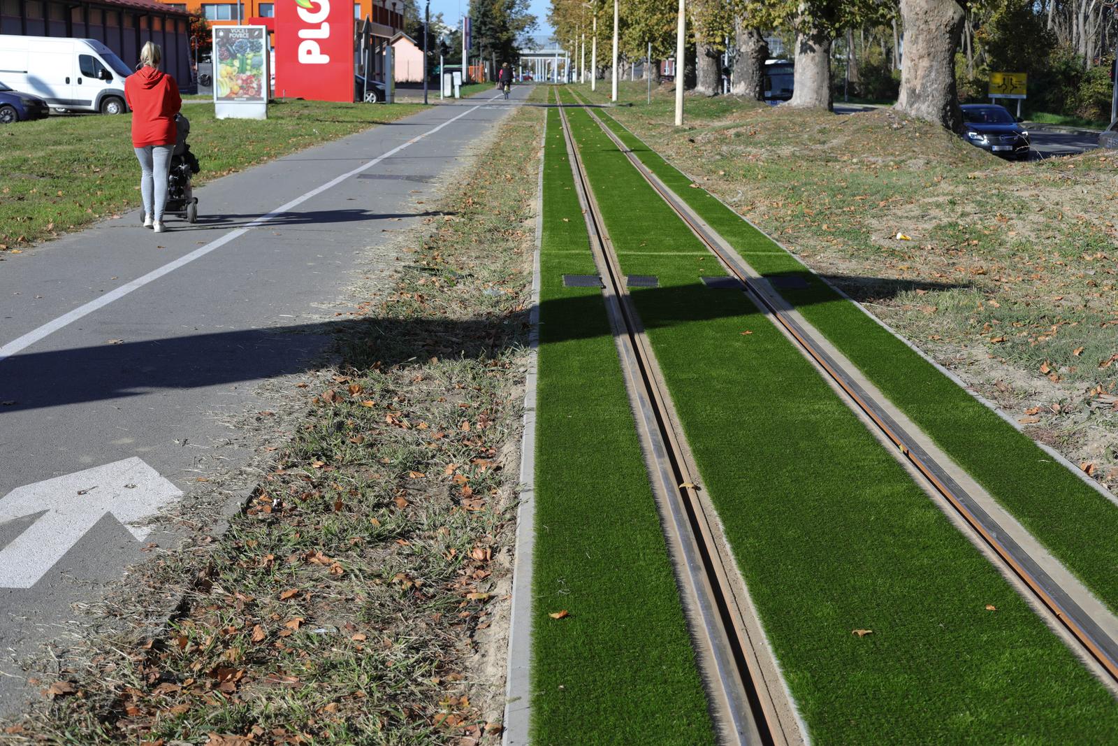 Zelena podloga na novoobonovljenoj tramvajskoj prugi