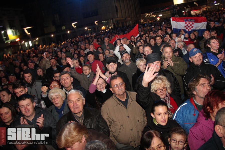 SvecanoOtvorenTrgSlobode_SiBhr_