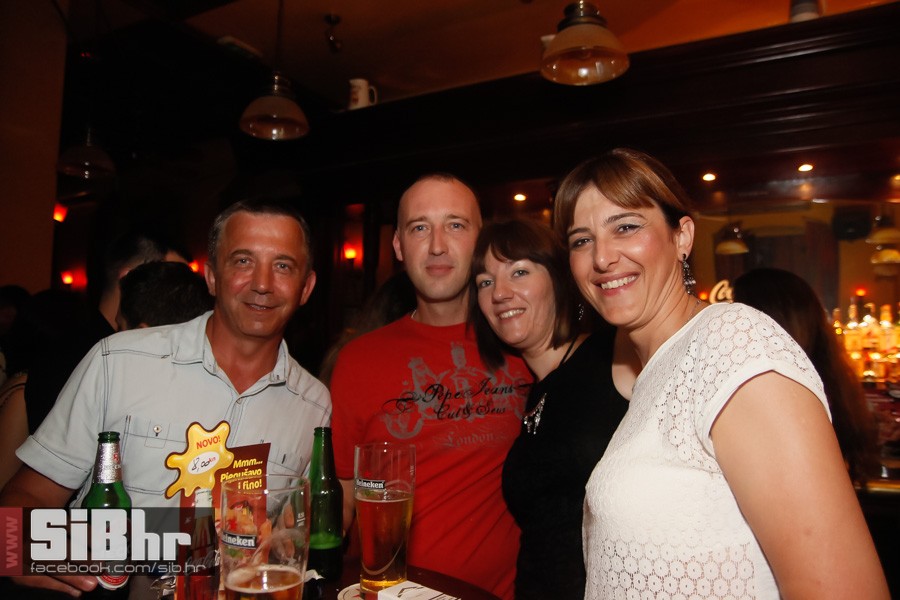 old_bridge_pub_night_life_17