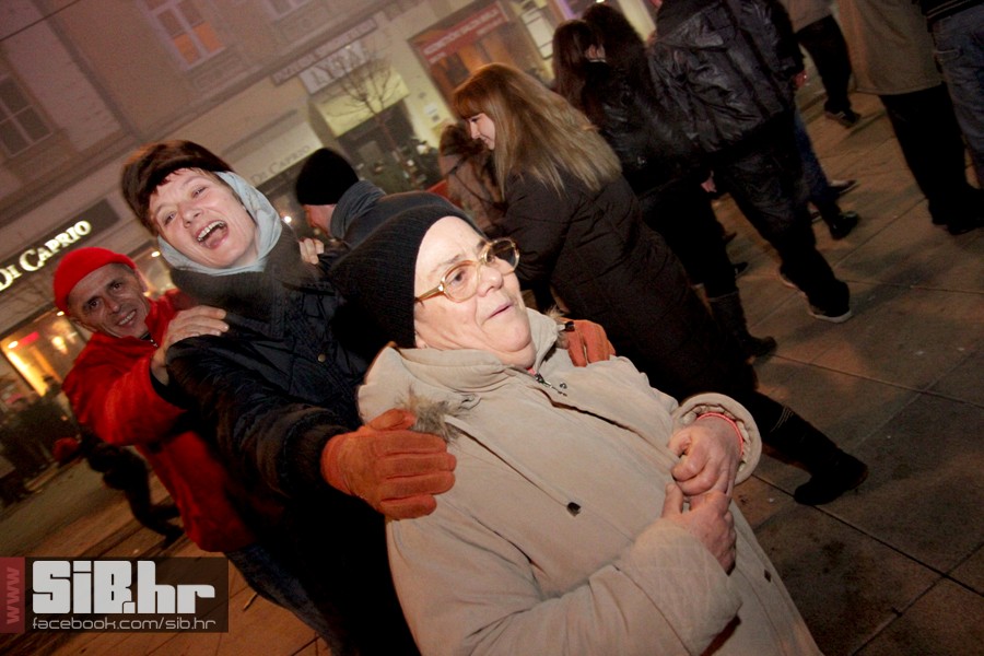 novagtrgkinolumiermediumlotus21 novagtrgkinolumiermediumlotus21