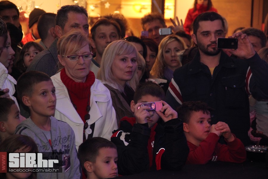 Colonia_AvenueMall_SiBhr_34 Colonia_AvenueMall_SiBhr_34