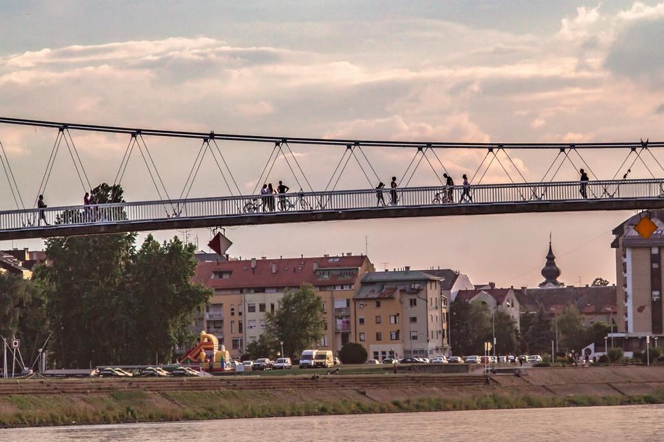 Osječani iskoristili lijepo vrijeme i neradni dan za uživanje na otvorenom