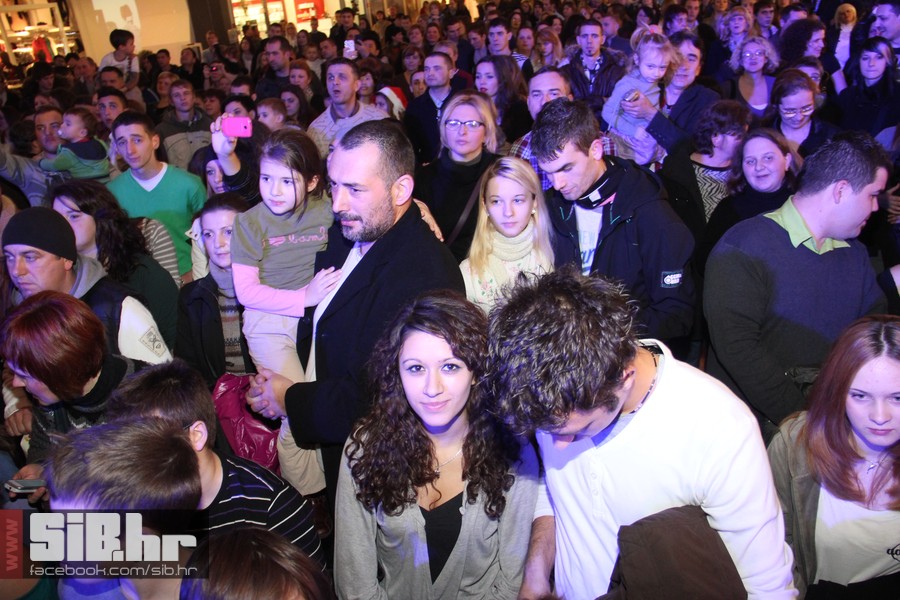 Colonia_AvenueMall_SiBhr_05 Colonia_AvenueMall_SiBhr_05