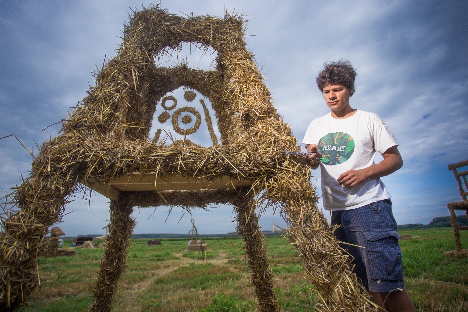Pripreme za 14. Slama Land Art