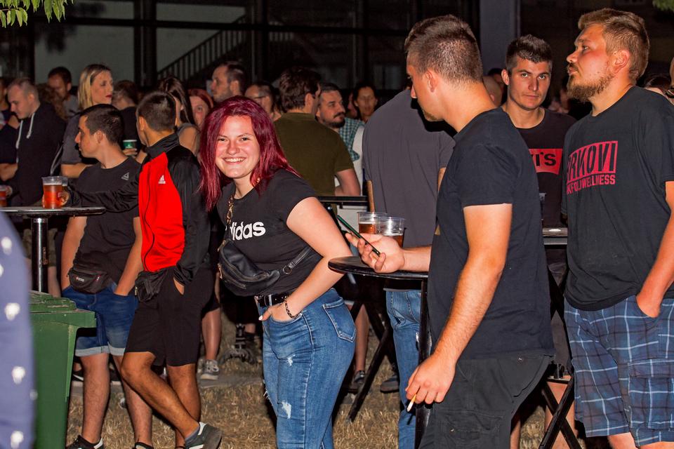 Brkovi u dvorištu Stare pekare