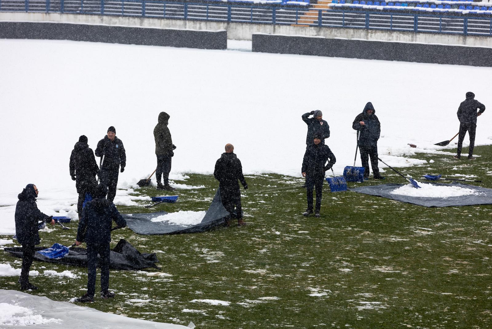 Navijači čiste Gradski vrt od snijega, veljača 2023.