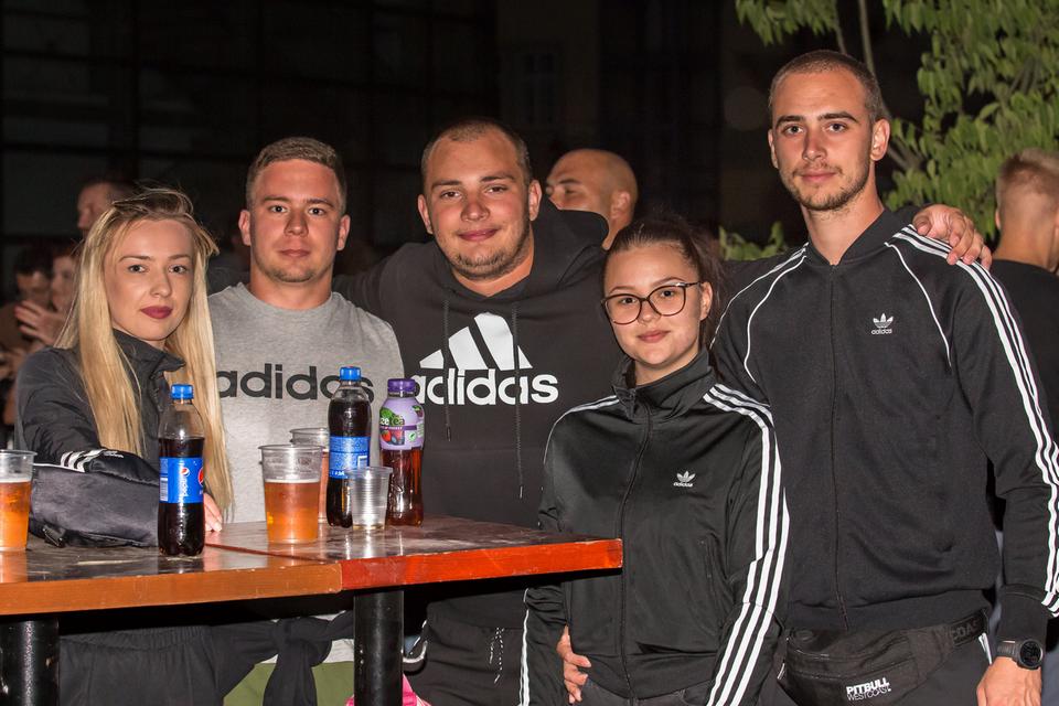 Brkovi u dvorištu Stare pekare