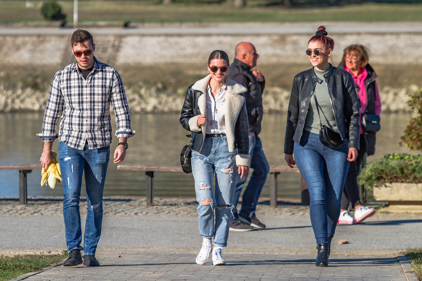 Sunčana listopadska šetnja osječkim ulicama