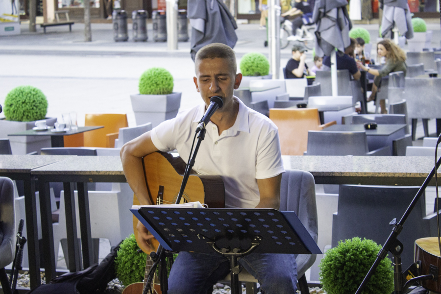 Juraj Padovan i prijatelji zasvirali na terasi ’22-ojke’