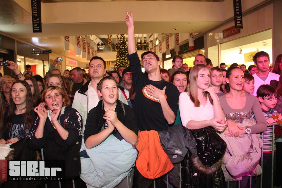 Colonia_AvenueMall_SiBhr_02 Colonia_AvenueMall_SiBhr_02