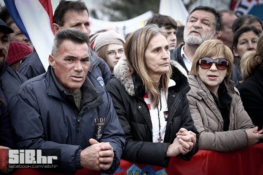 vukovar_prosvjed_protiv_cirilic