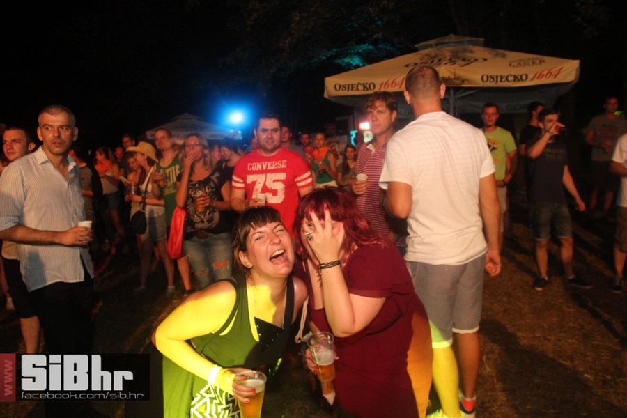 backyard_art_festival_SiBhr_104