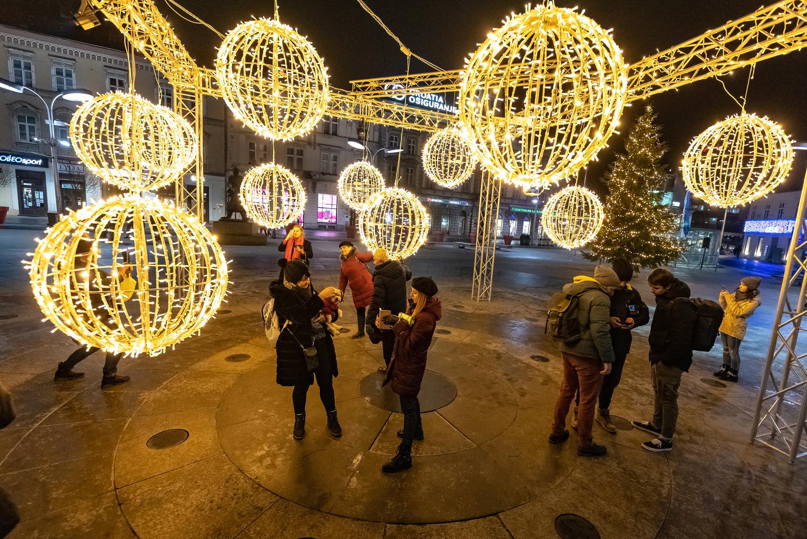 Advent u Osijeku ove godine još sjajniji i čarobniji