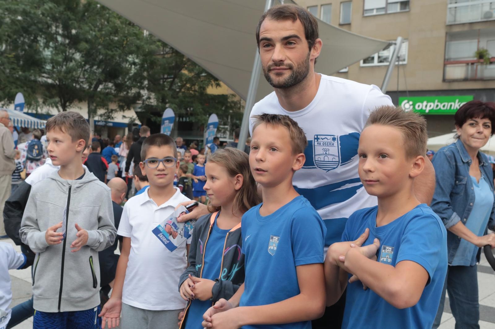 Druženje NK Osijeka s navijačima Druženje NK Osijeka s navijačima